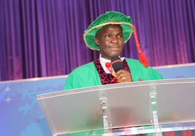Head, Department of Biochemistry, Professor Israel Afolabi, moving the vote of thanks